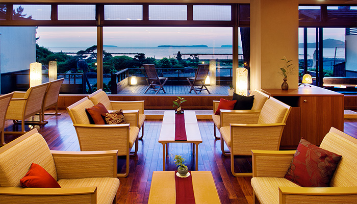 ティーラウンジ「宵待ち」